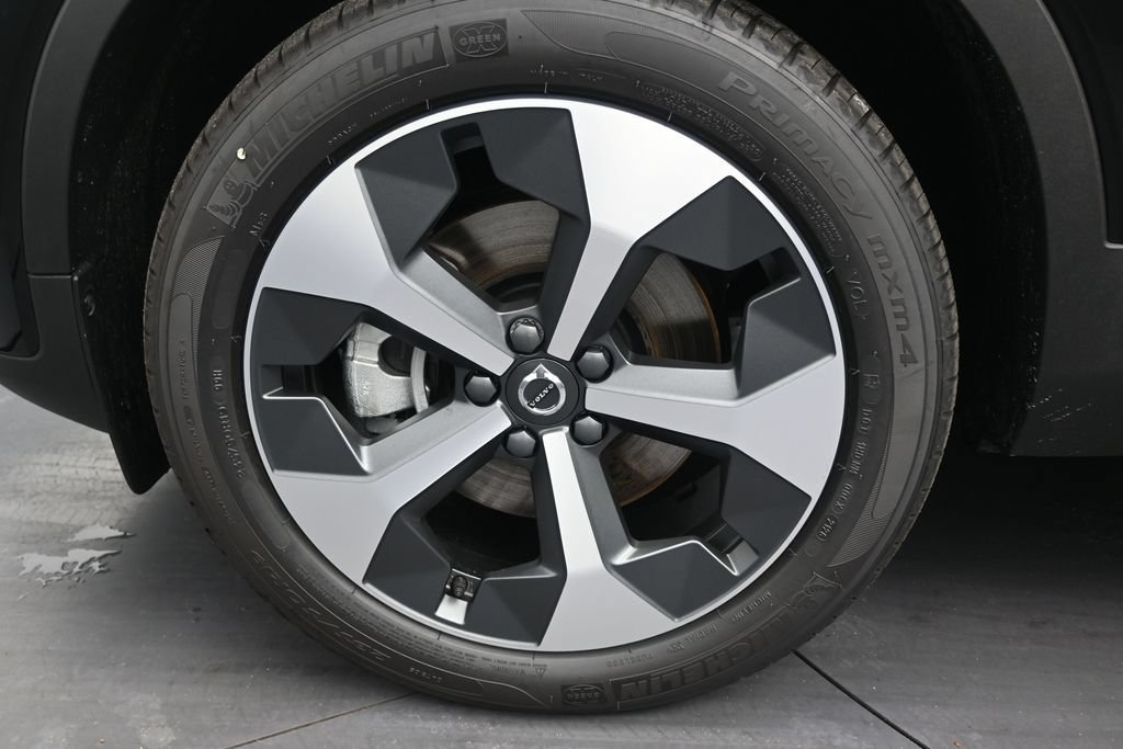 New 2026 Volvo XC40 B5 Plus w/ Protection Package Premier AWD/4WD image 9