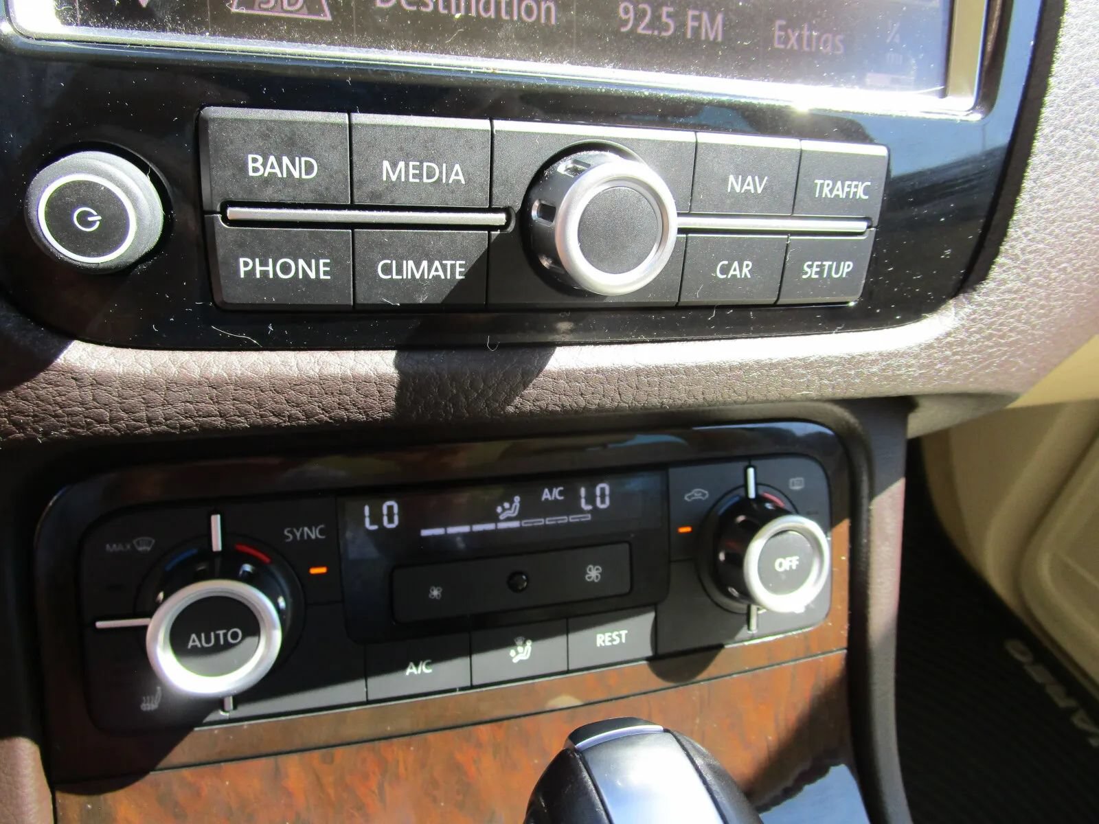 Used 2014 Volkswagen Touareg Executive AWD/4WD image 17