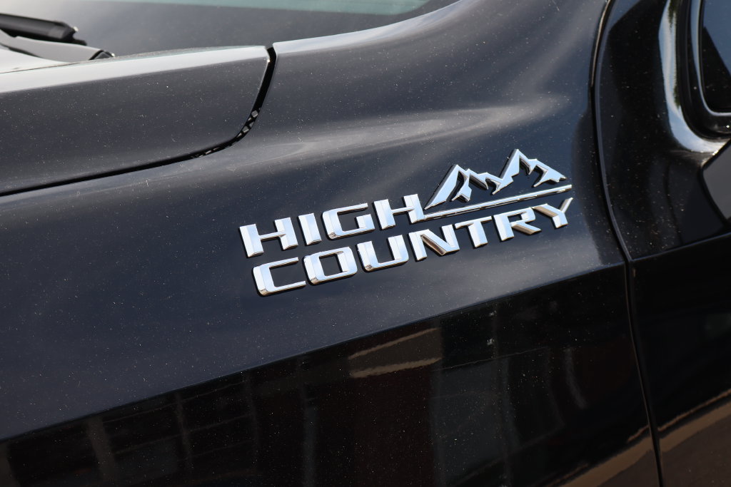 New 2026 Chevrolet Suburban High Country AWD/4WD image 12