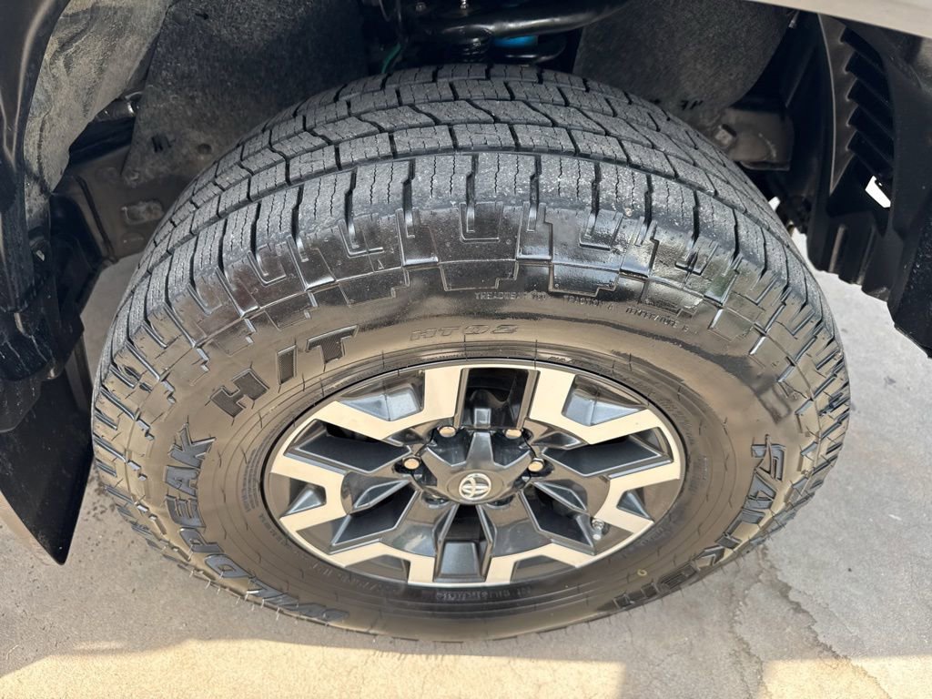 Used 2019 Toyota Tacoma TRD Off-Road w/ Technology Package AWD/4WD image 39