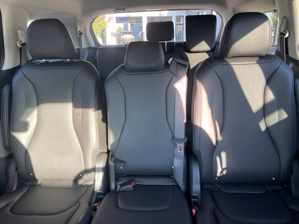 New 2027 Kia Carnival EX FWD image 21