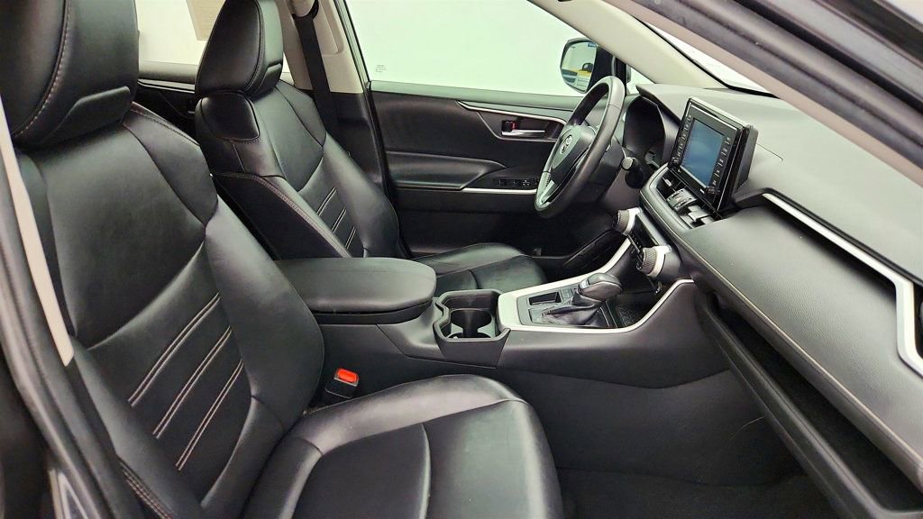 Used 2021 Toyota RAV4 XLE Premium image 23