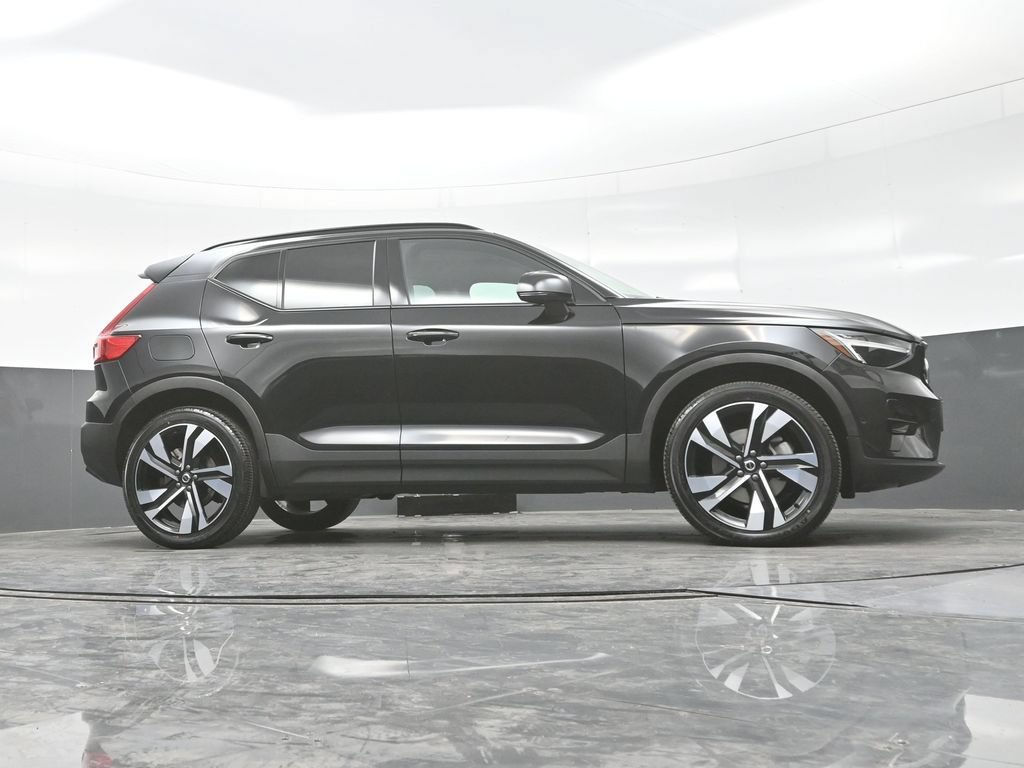 Used 2024 Volvo XC40 B5 Plus w/ Protection Package Premier AWD/4WD image 30