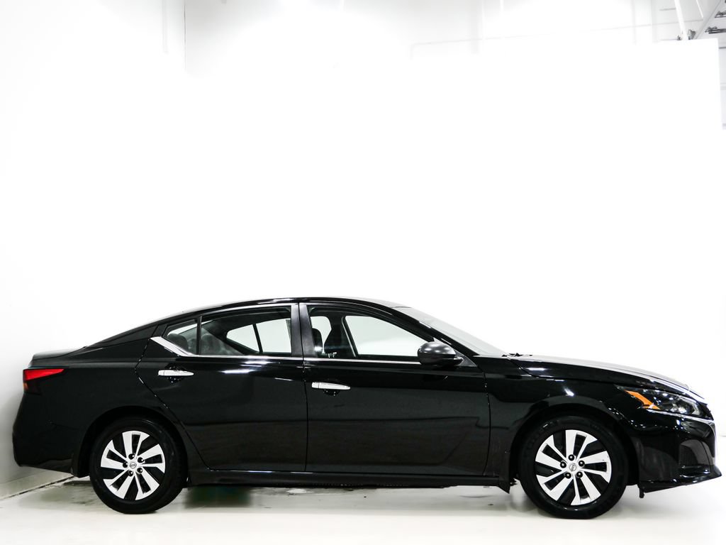 Used 2024 Nissan Altima 2.5 S FWD image 4