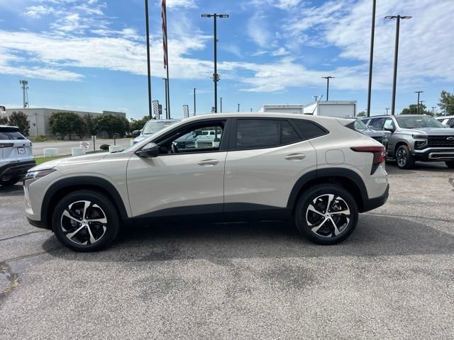New 2026 Chevrolet Trax RS w/ Sunroof Package FWD image 6
