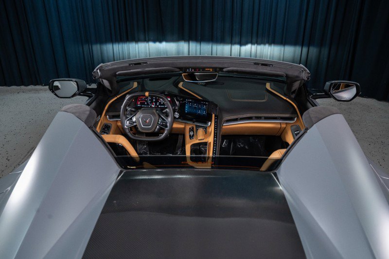 Used 2025 Chevrolet Corvette Stingray Premium Conv w/ Z51 Performance Package RWD image 9