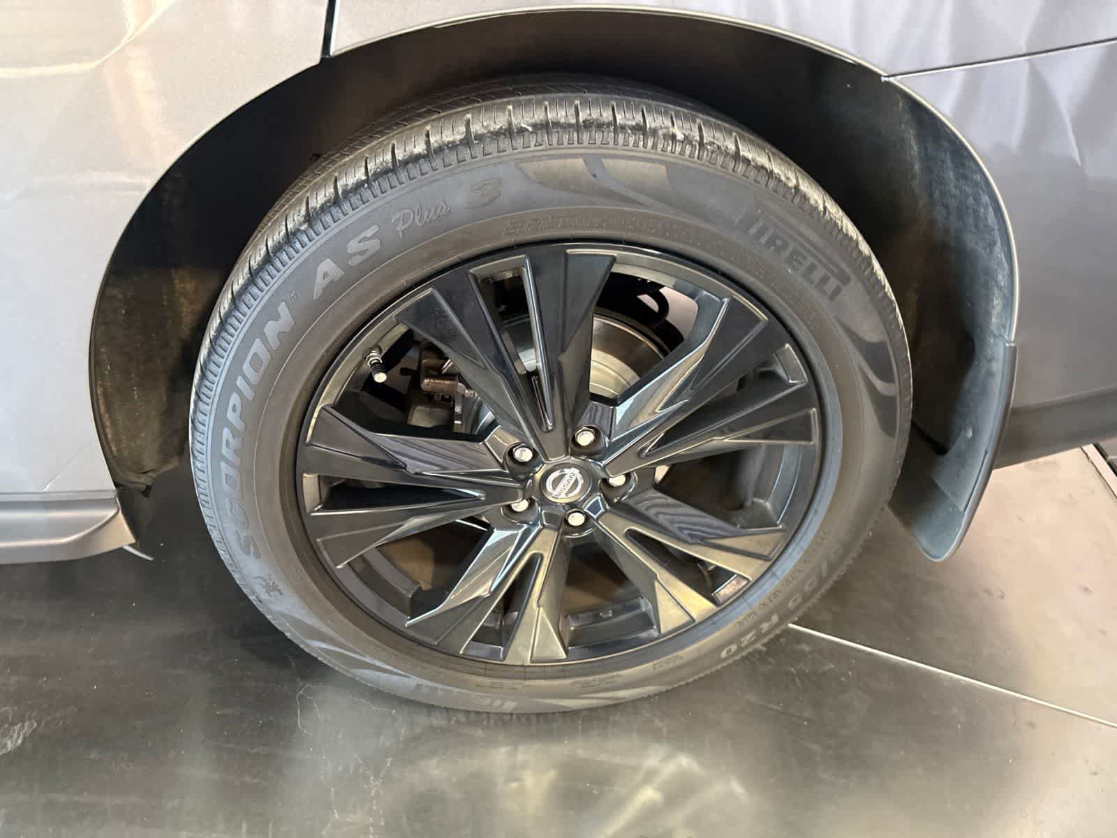 Used 2018 Nissan Pathfinder SL w/ Midnight Edition Package FWD image 10