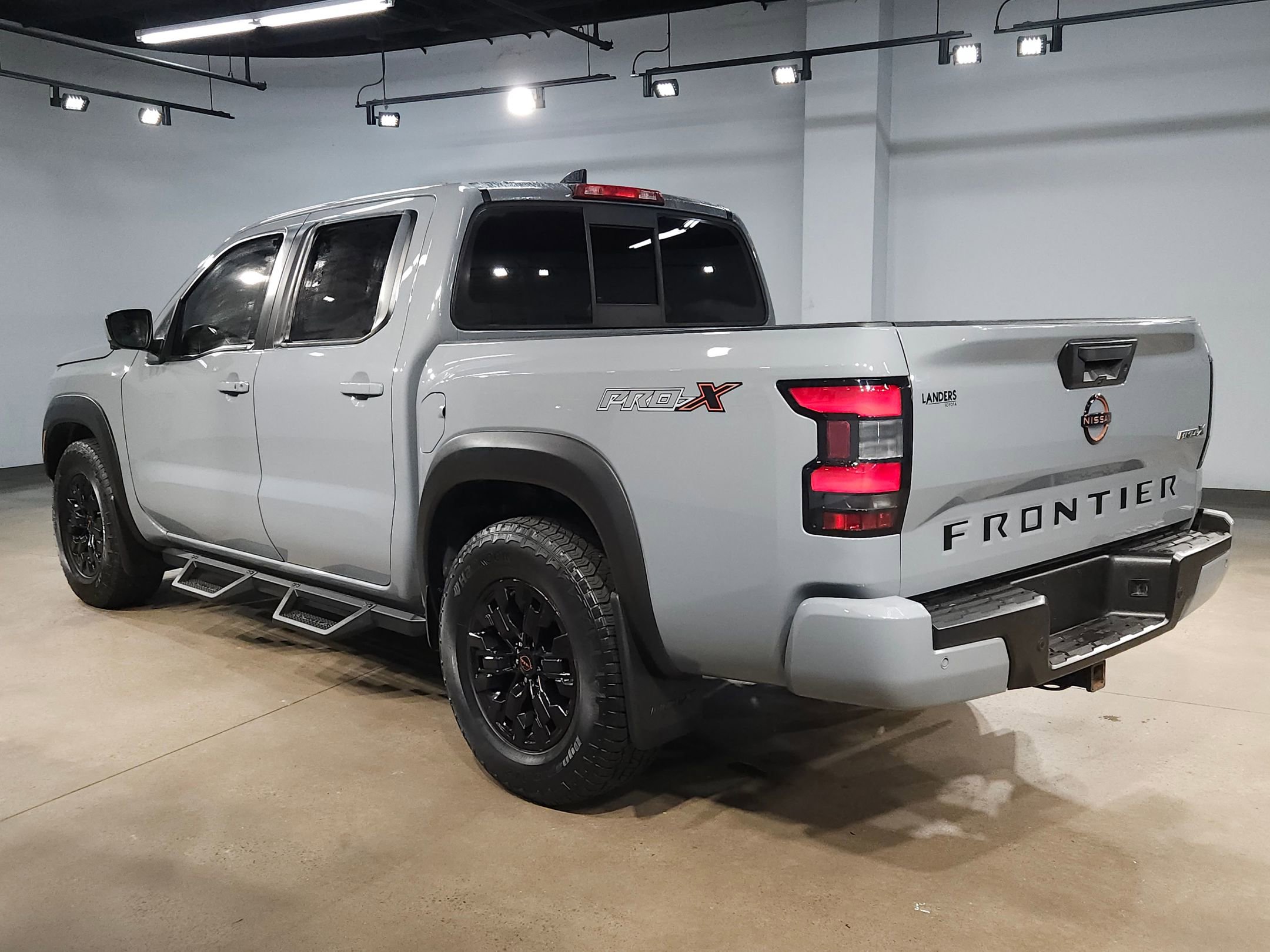 Used 2022 Nissan Frontier Pro-X RWD image 5