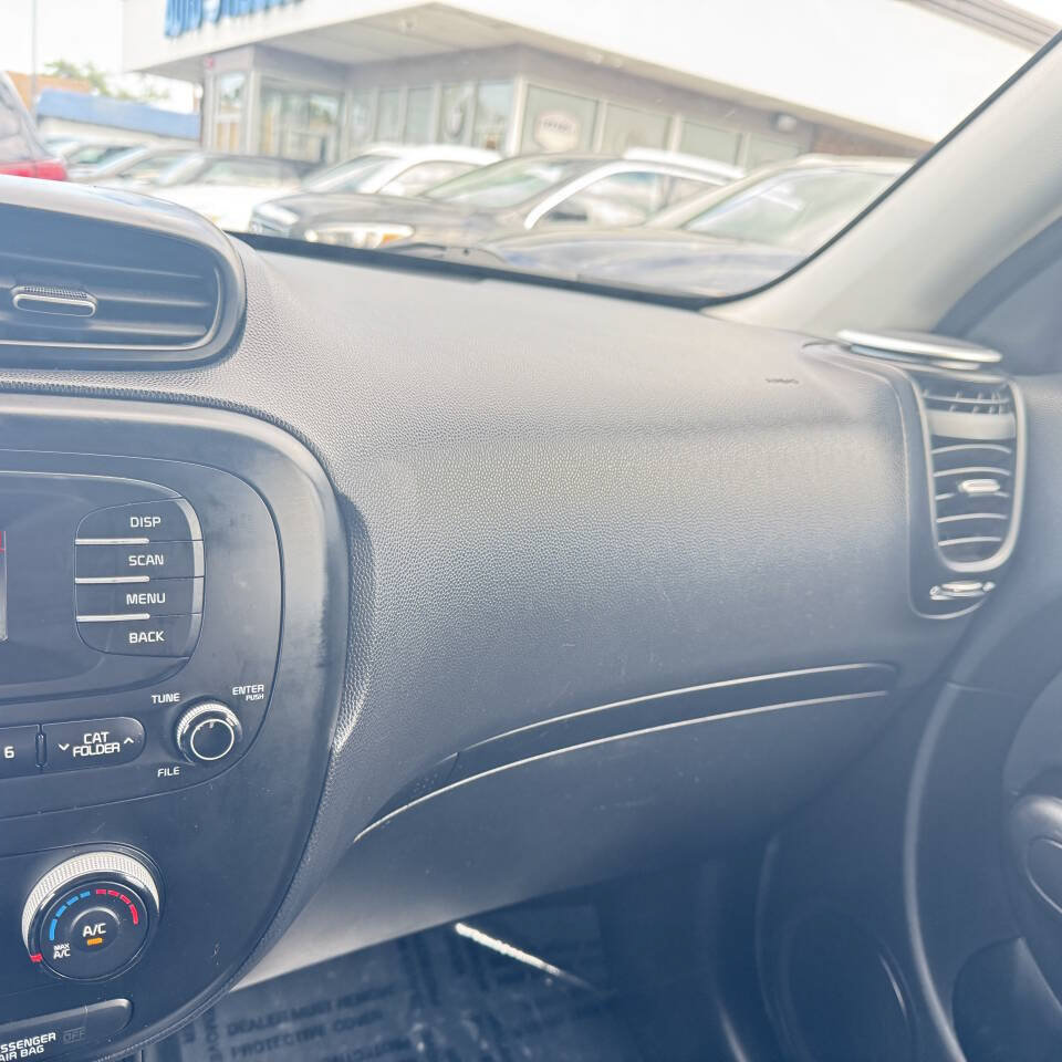 Used 2014 Kia Soul FWD image 17