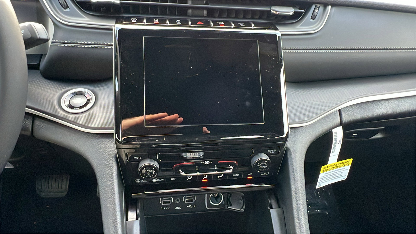 New 2025 Jeep Grand Cherokee Laredo image 28