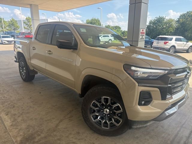 Used 2024 Chevrolet Colorado Z71 w/ Z71 Convenience Package 2