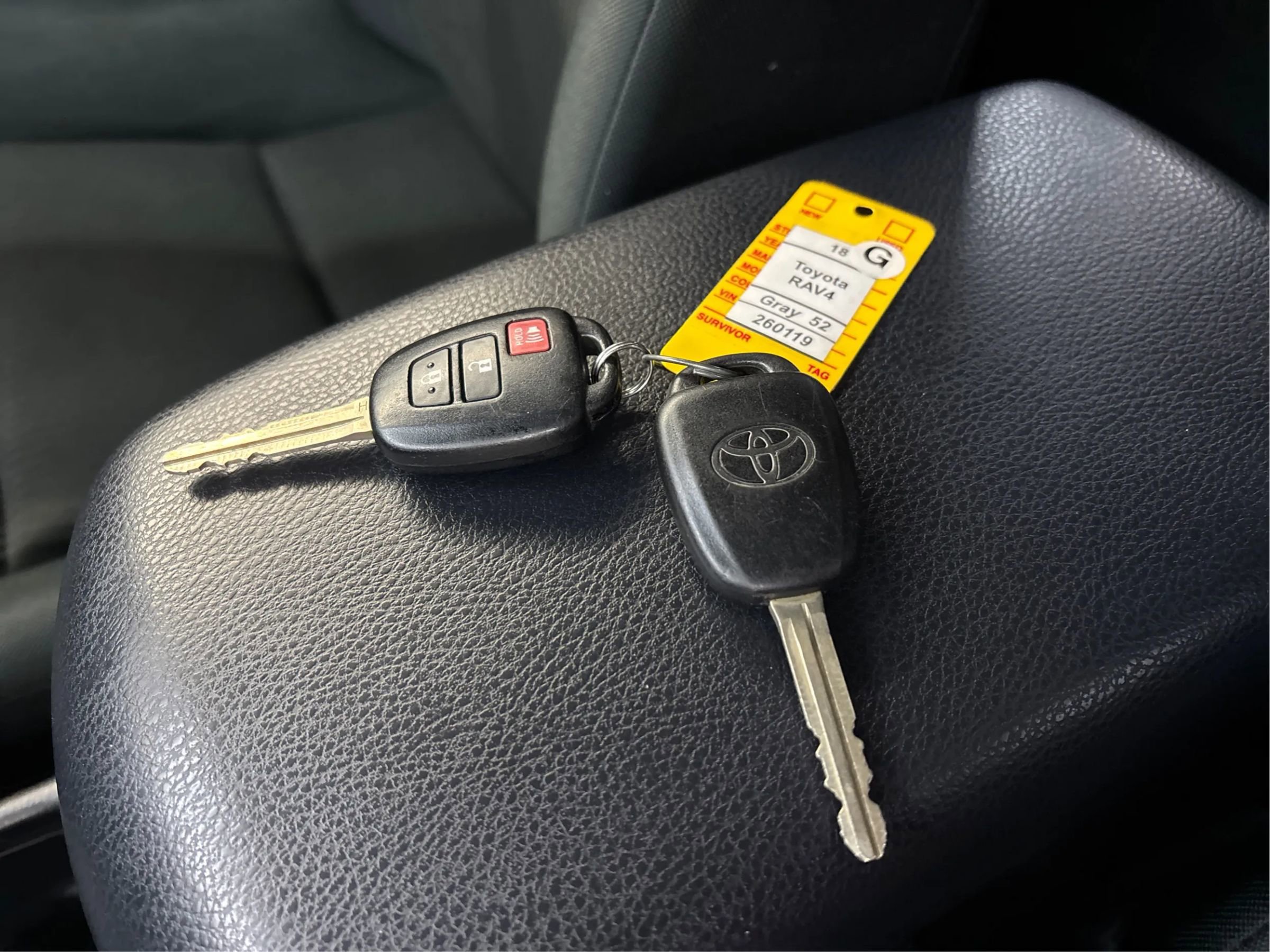 Used 2018 Toyota RAV4 LE image 38