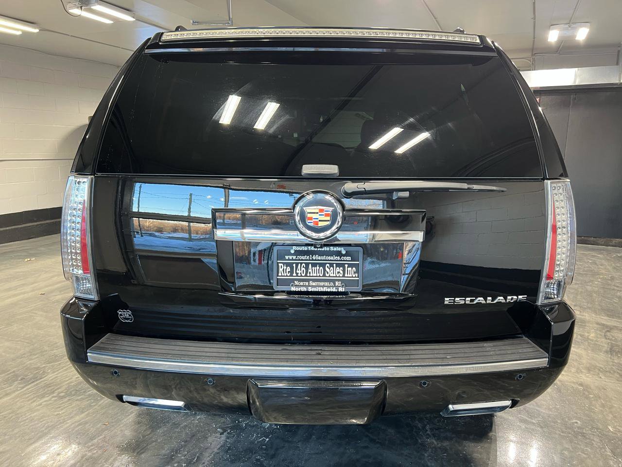 Used 2013 Cadillac Escalade Premium image 7