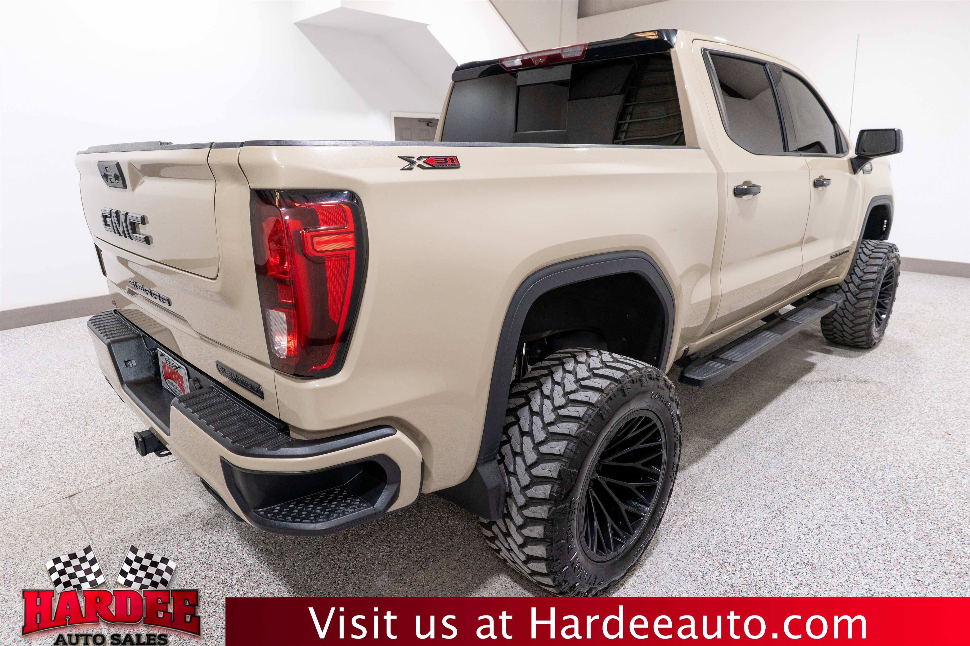 Used 2023 GMC Sierra 1500 Elevation w/ Preferred Package AWD/4WD image 5