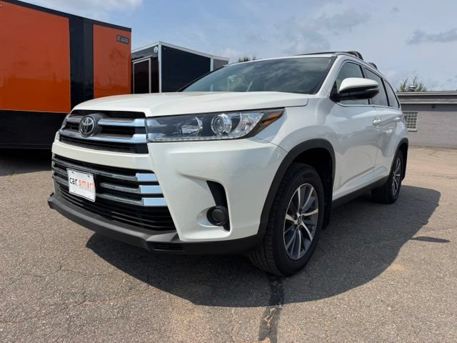 Used 2019 Toyota Highlander XLE AWD/4WD image 3