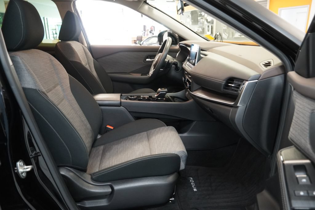 Used 2023 Nissan Rogue SV AWD/4WD image 33