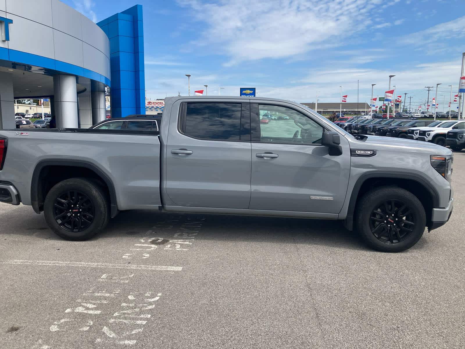 Used 2024 GMC Sierra 1500 Elevation w/ X31 Off-Road Package AWD/4WD image 8