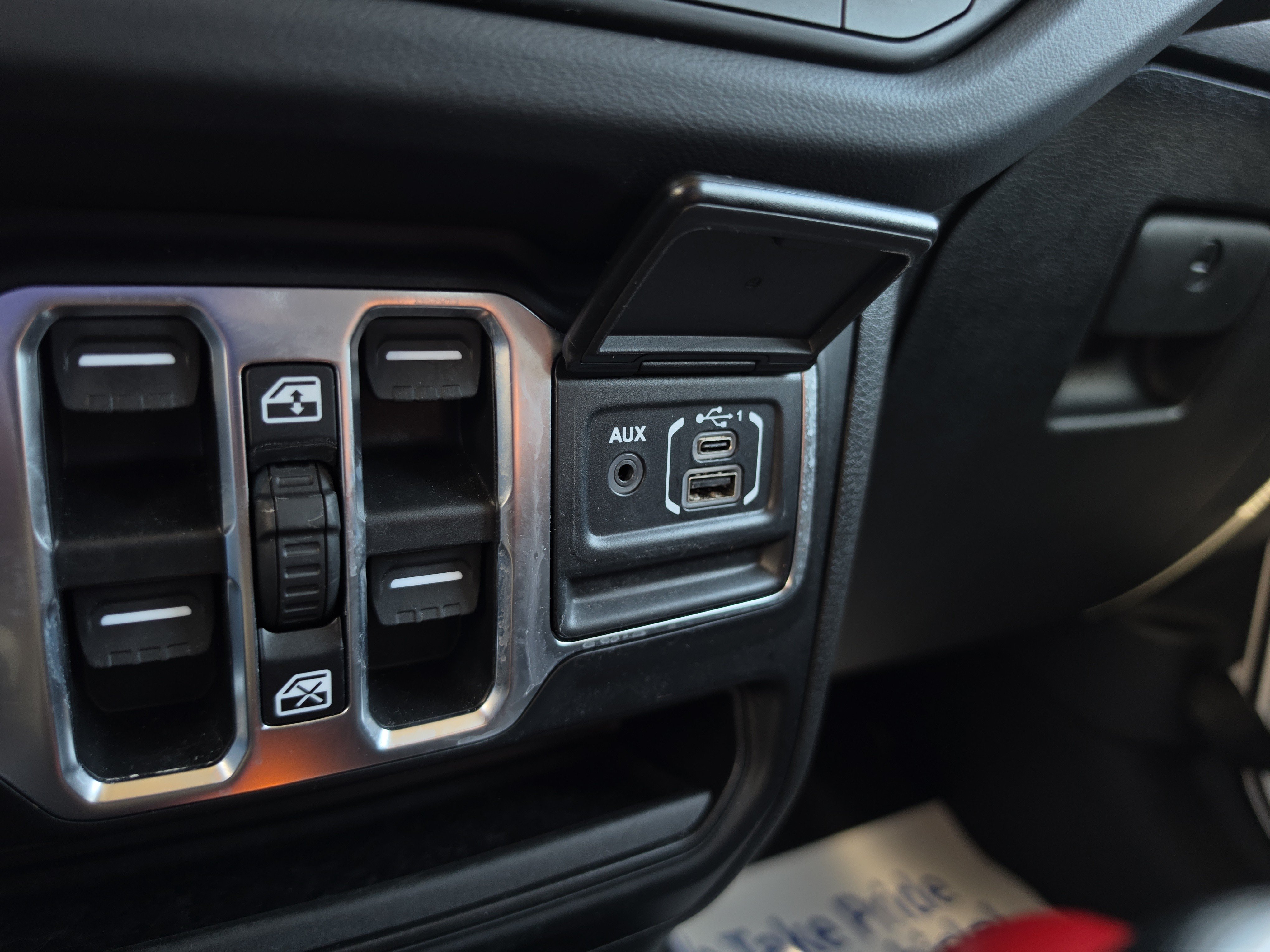 Used 2026 Jeep Wrangler Unlimited Sahara AWD/4WD image 33