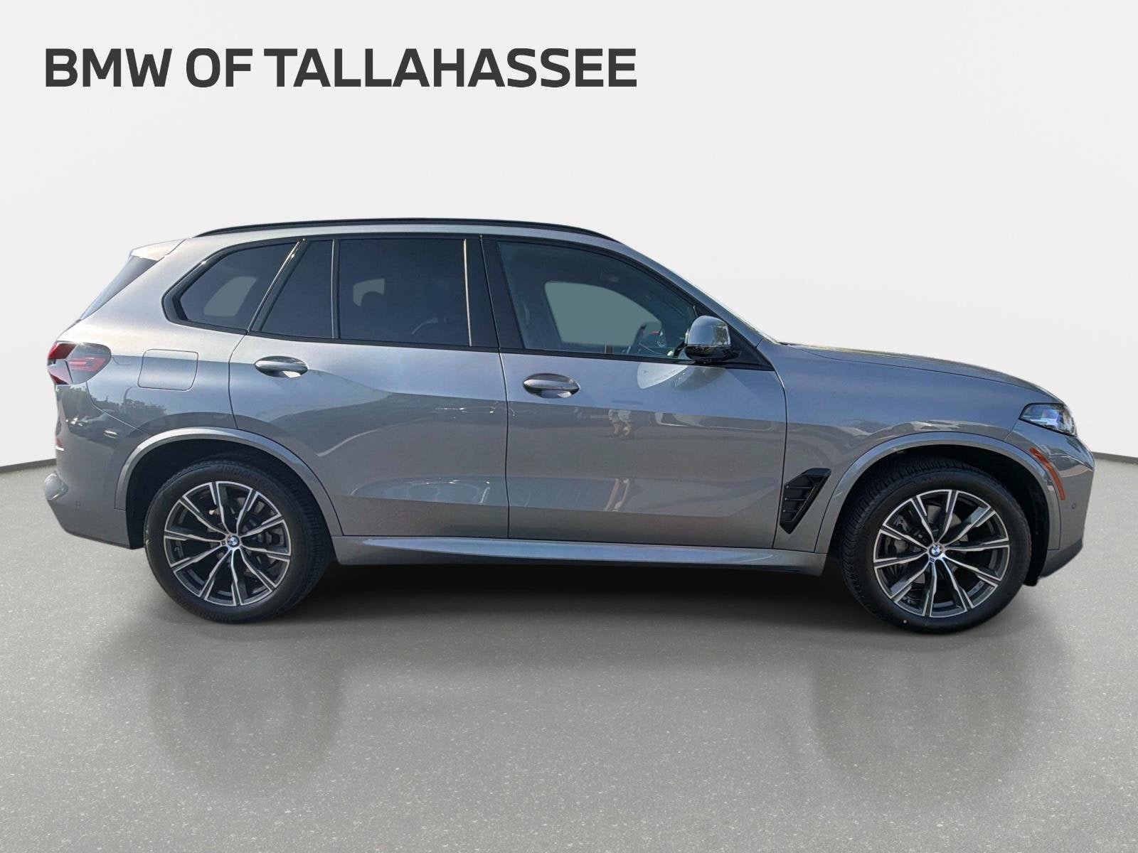 Used 2024 BMW X5 sDrive40i w/ M Sport Package RWD image 4