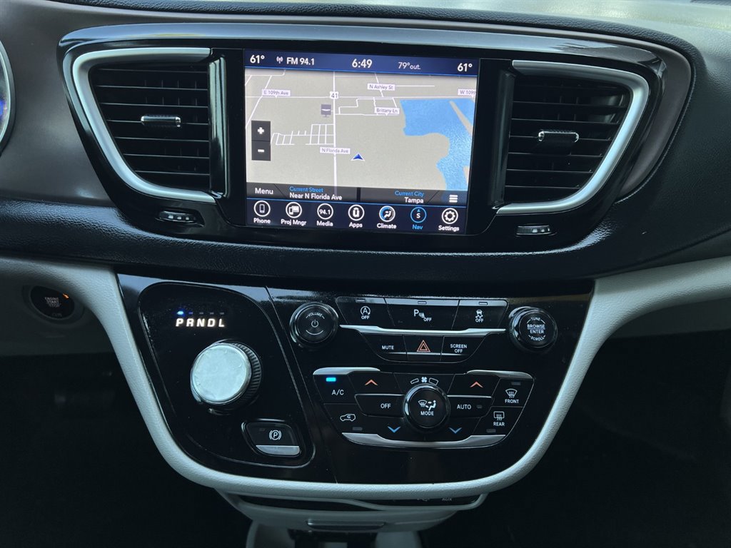 Used 2018 Chrysler Pacifica Touring Plus w/ Tire & Wheel Group FWD image 24