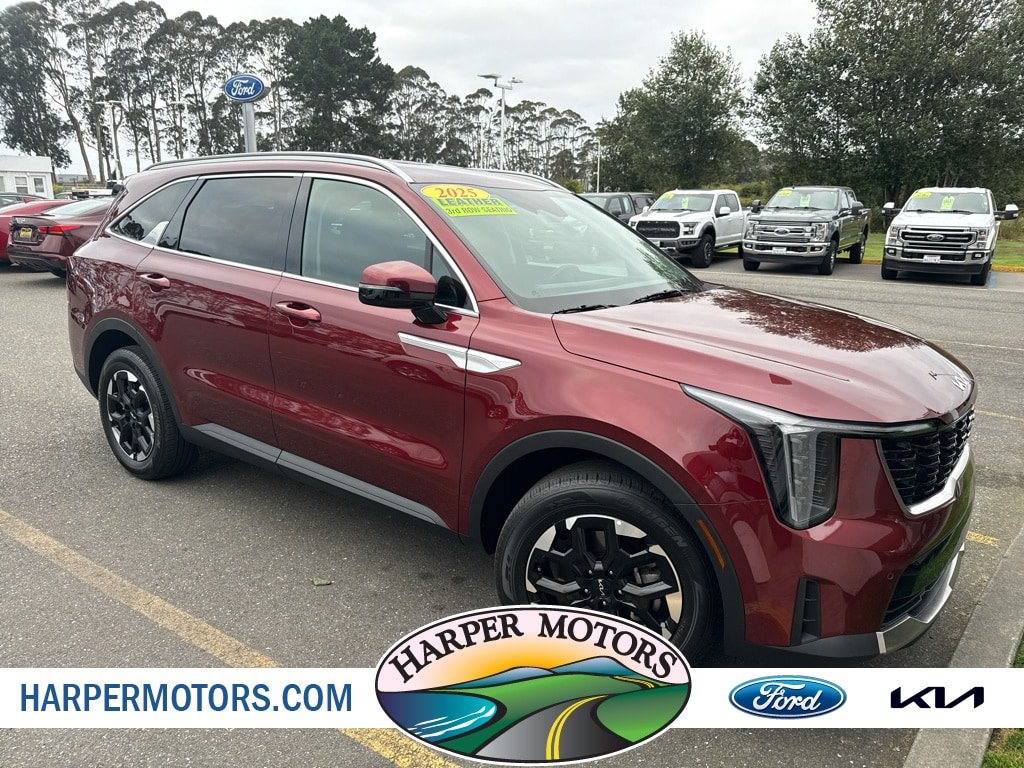 Used 2025 Kia Sorento S FWD image 1