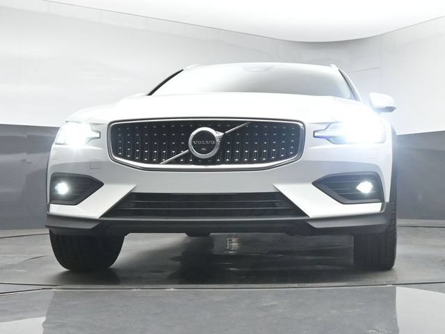 New 2026 Volvo V60 B5 Cross Country Plus w/ Climate Package AWD/4WD image 38