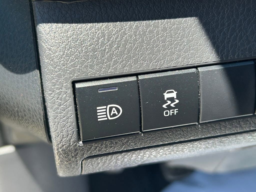 Used 2018 Toyota Camry LE FWD image 23