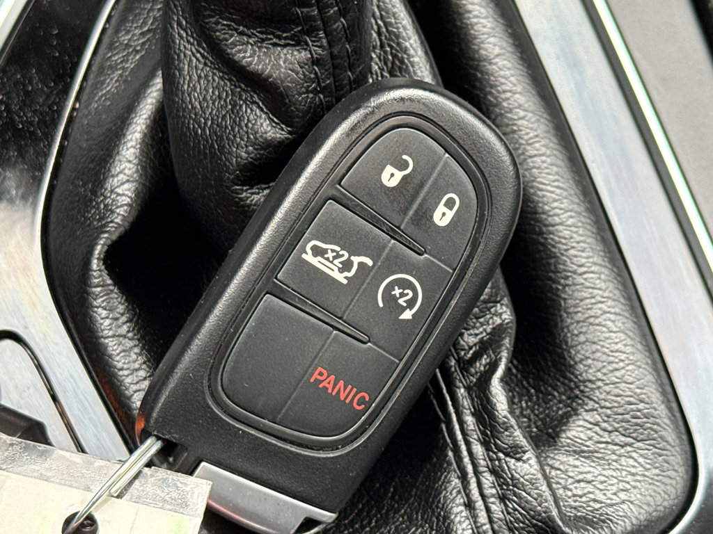 Used 2019 Jeep Cherokee Limited w/ Luxury Group AWD/4WD image 38