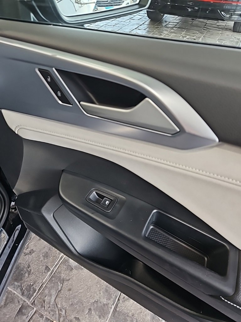 New 2026 Volkswagen Taos SE image 12