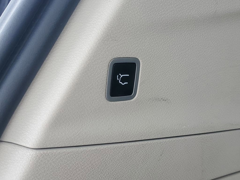 Used 2023 Chrysler Pacifica Touring-L FWD image 8