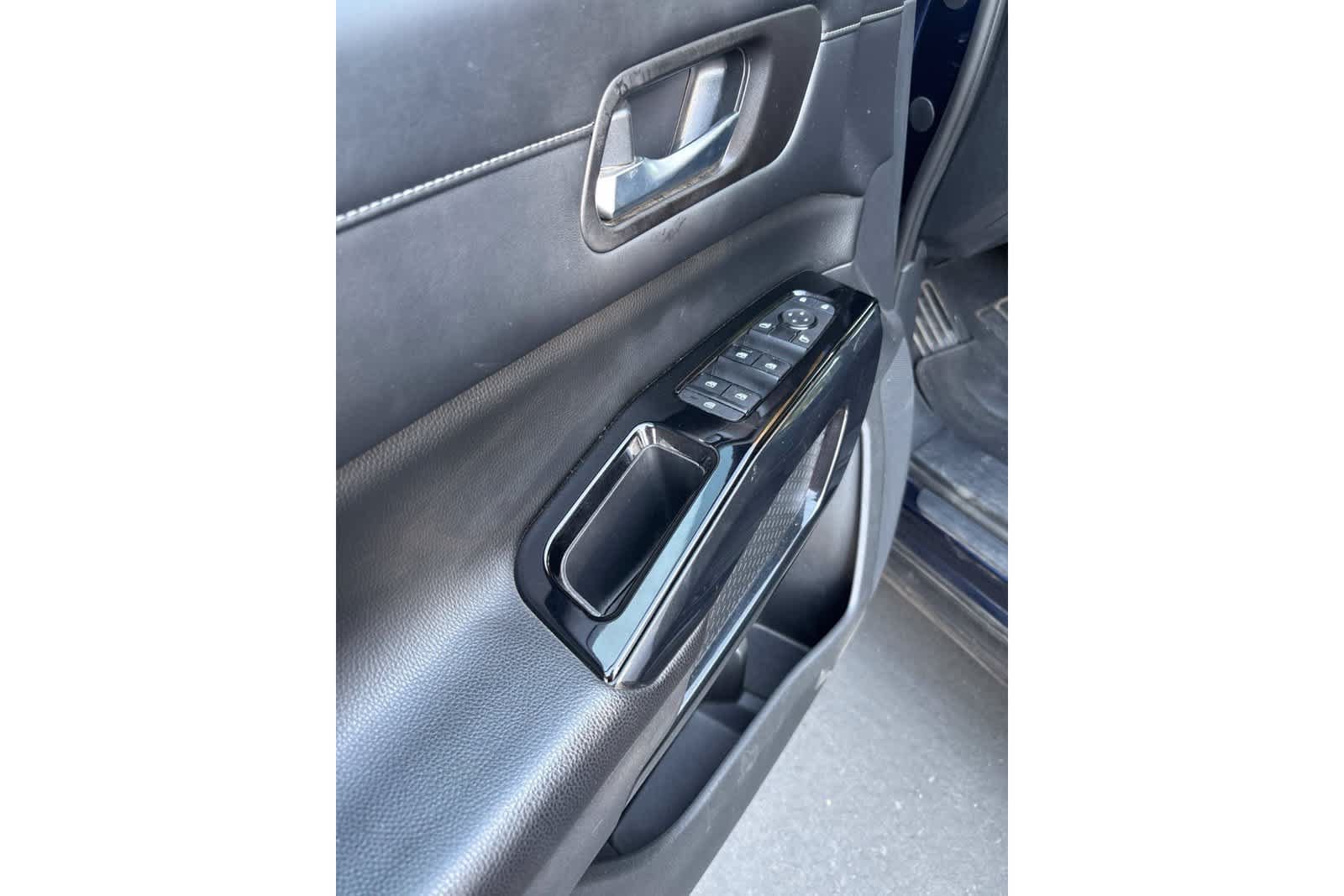 Used 2022 Nissan Pathfinder SV FWD image 13
