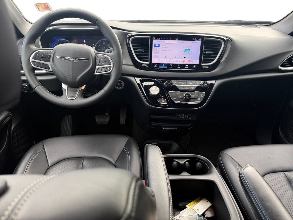 Used 2025 Chrysler Pacifica Select FWD image 10