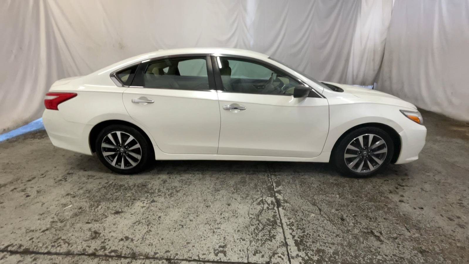 Used 2017 Nissan Altima 2.5 SV FWD image 5