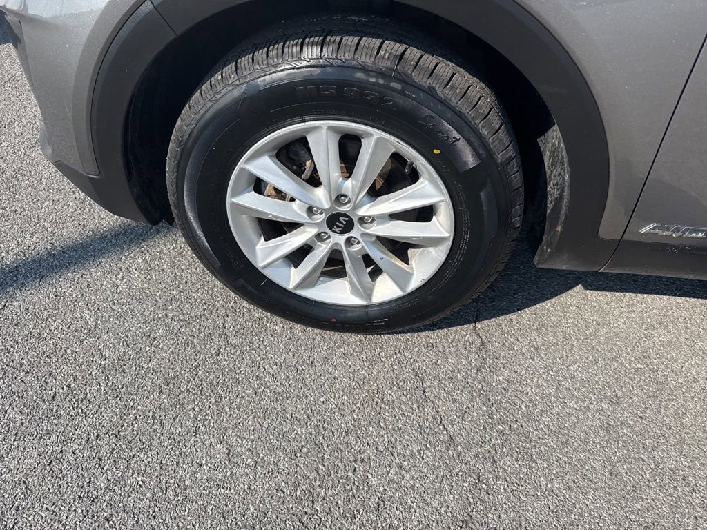 Used 2019 Kia Sorento LX image 10
