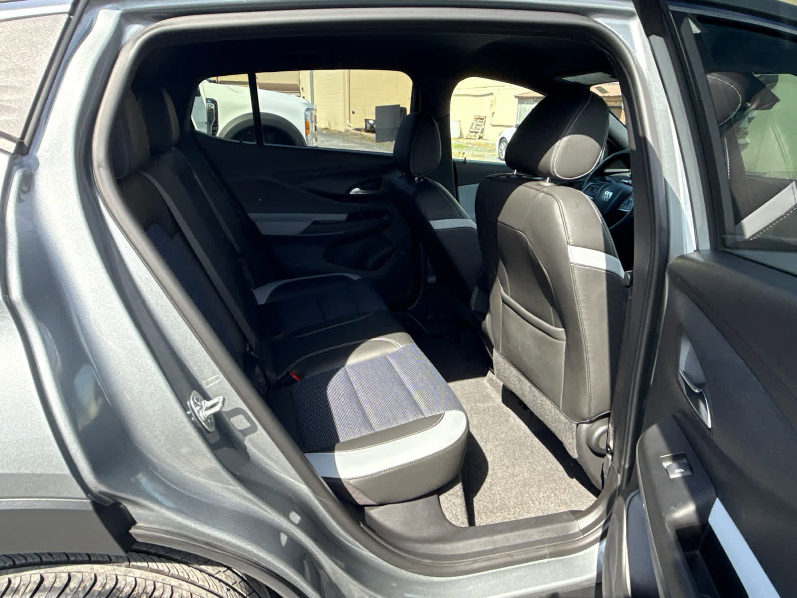 Used 2025 Buick Envista Sport Touring w/ Convenience I Package FWD image 28