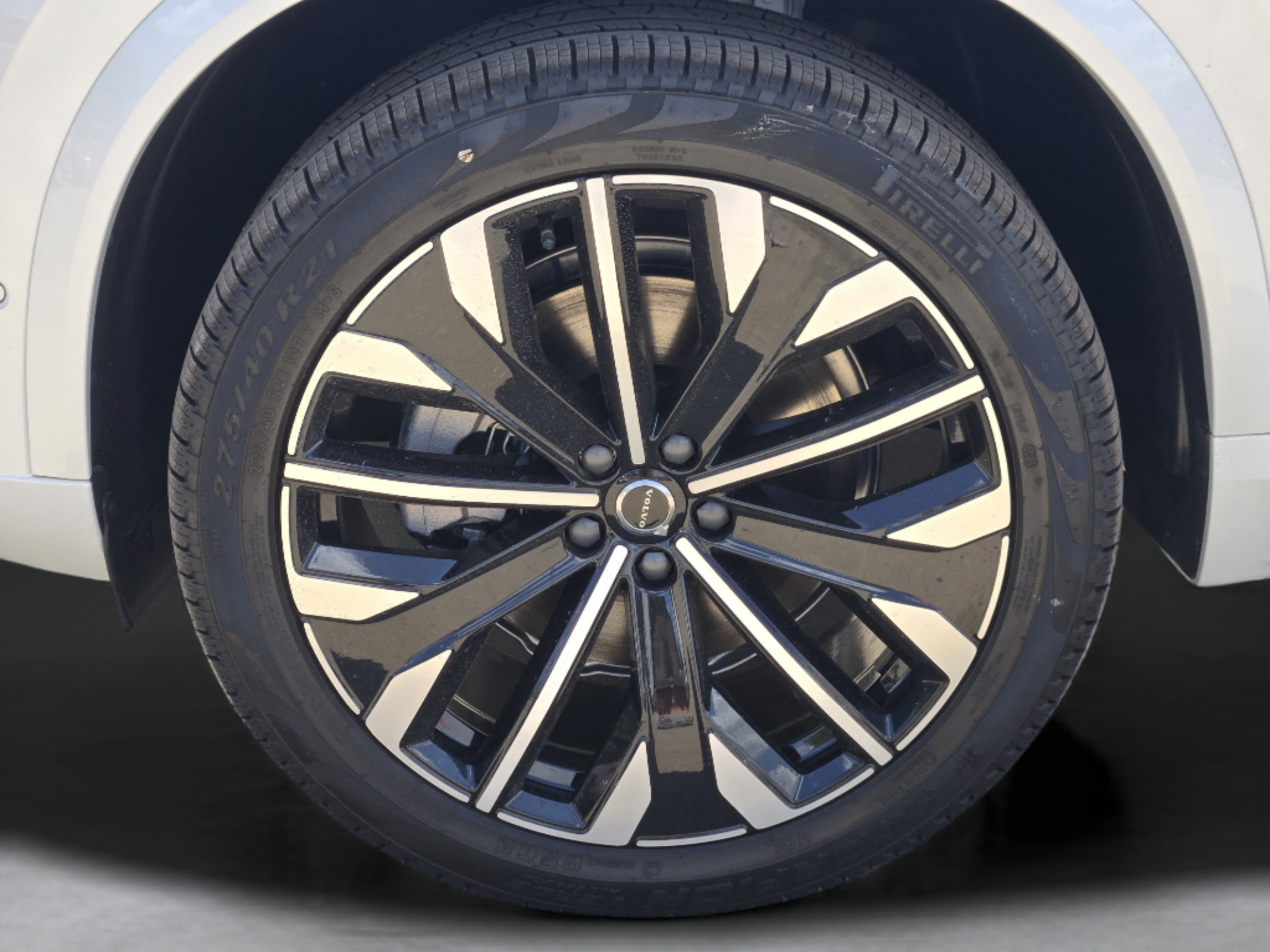 New 2026 Volvo XC90 B5 Plus w/ Protection Package Premier AWD/4WD image 34