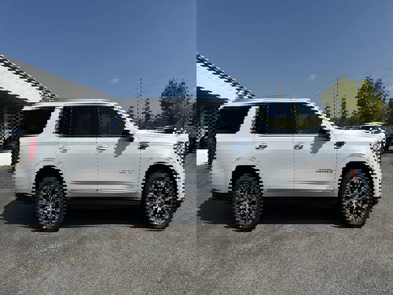 Used 2026 GMC Yukon Denali w/ Sun & Power Step Package AWD/4WD image 11