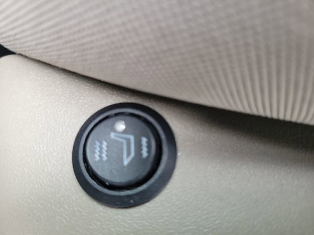 Used 2018 Ford Fusion SE w/ Fusion SE Technology Package FWD image 7