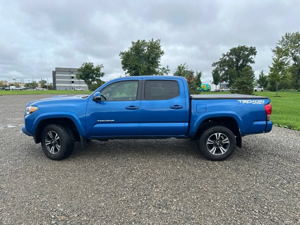 Used 2016 Toyota Tacoma TRD Sport w/ Towing Package AWD/4WD image 7