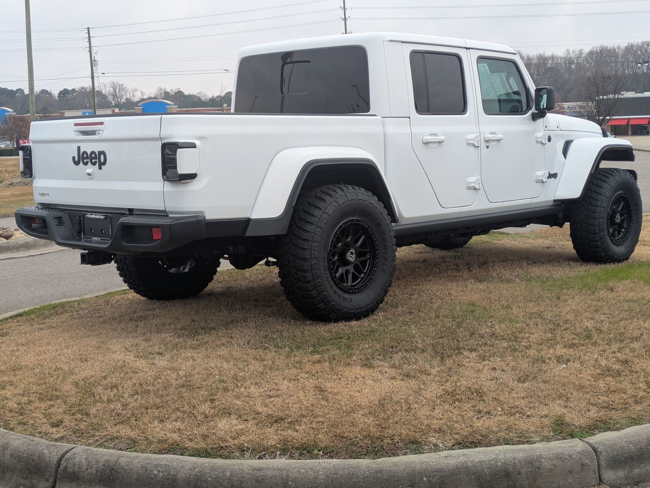 Used 2025 Jeep Gladiator Sport image 4