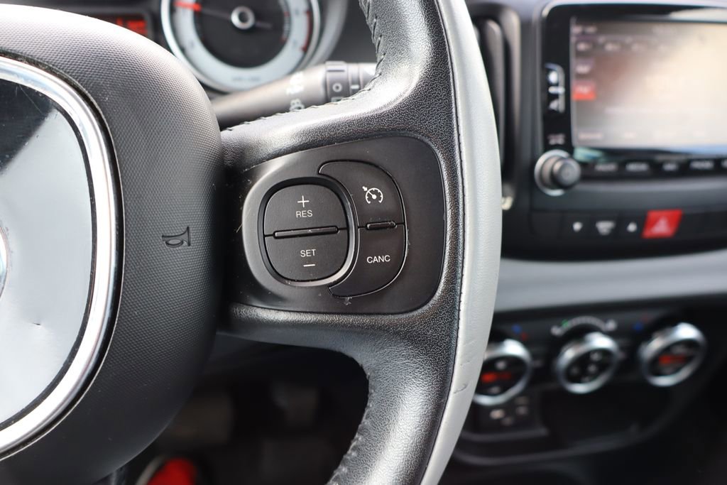 Used 2014 FIAT 500L Easy w/ Popular Equipment Group FWD image 9