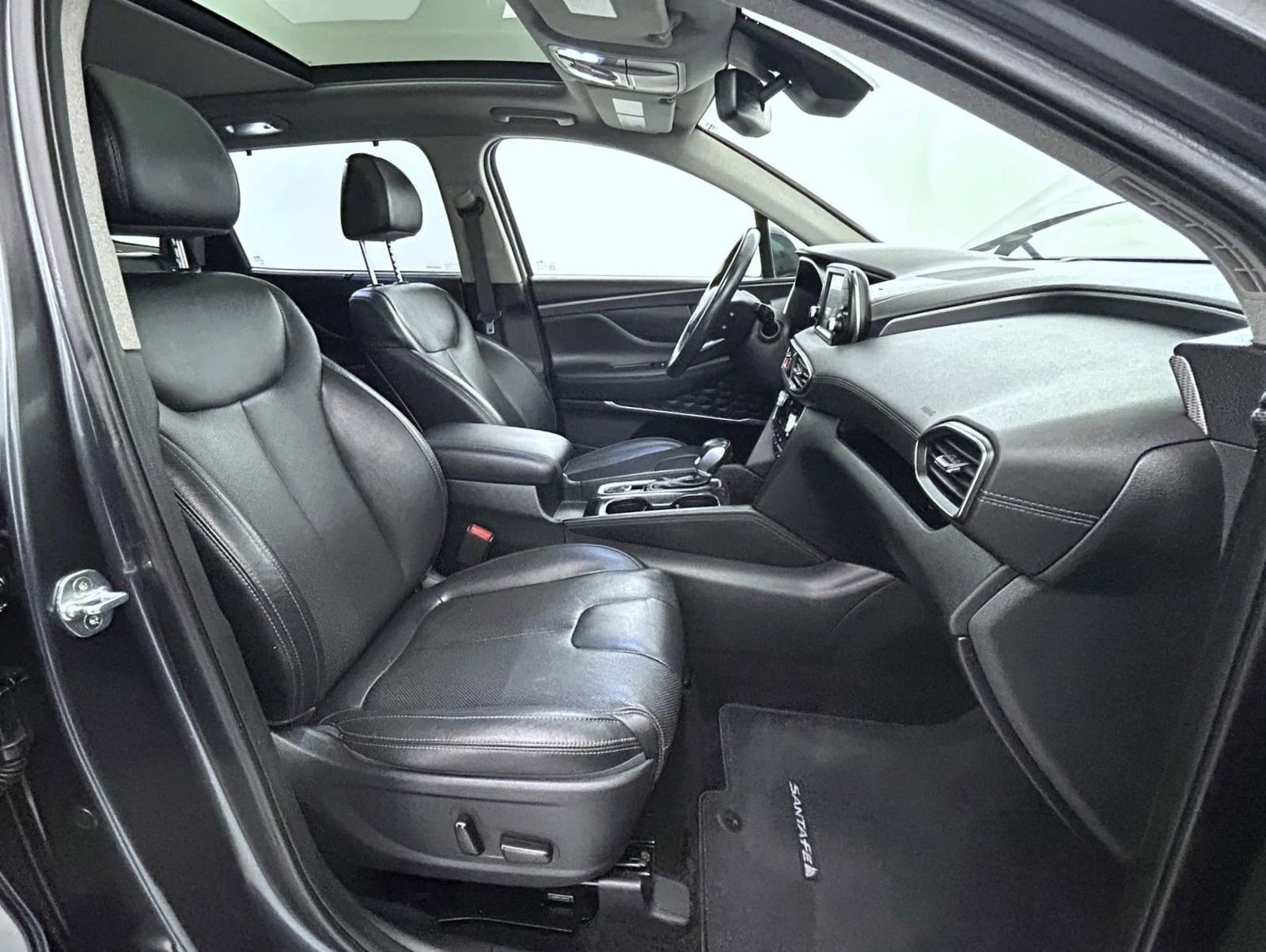 Used 2020 Hyundai Santa Fe SEL w/ Convenience + Premium Package image 15