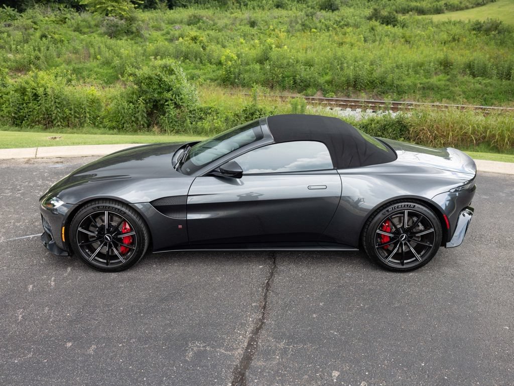 Used 2021 Aston Martin V8 Vantage Roadster RWD image 56