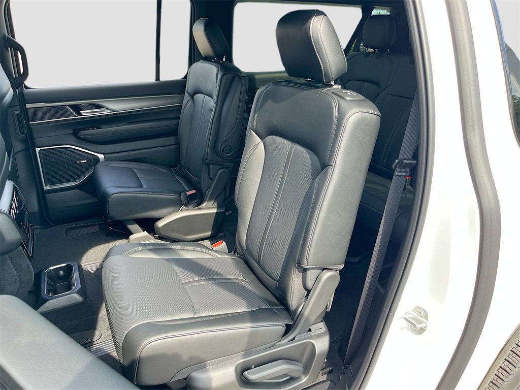 New 2025 Jeep Wagoneer L Series II w/ Premium Group I image 40