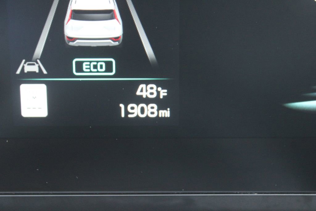 Used 2025 Kia Niro LX image 29