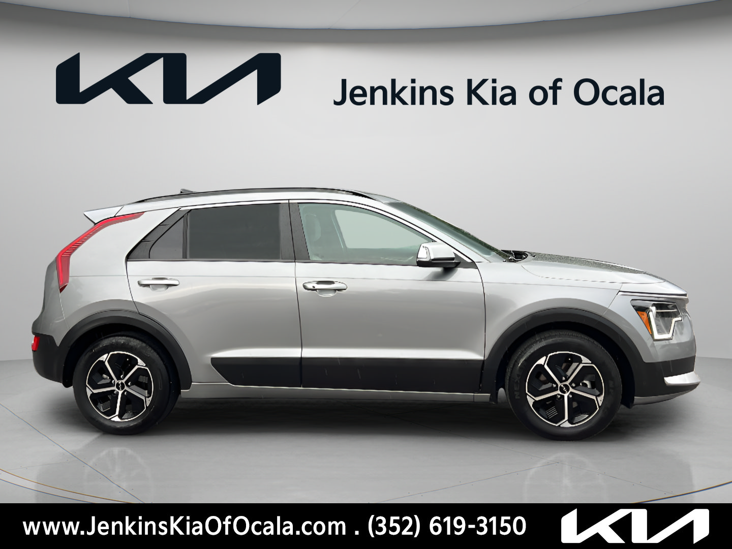 Used 2024 Kia Niro EX FWD image 2
