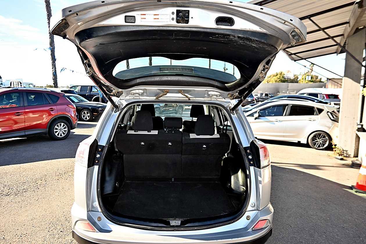 Used 2016 Toyota RAV4 XLE AWD/4WD image 8