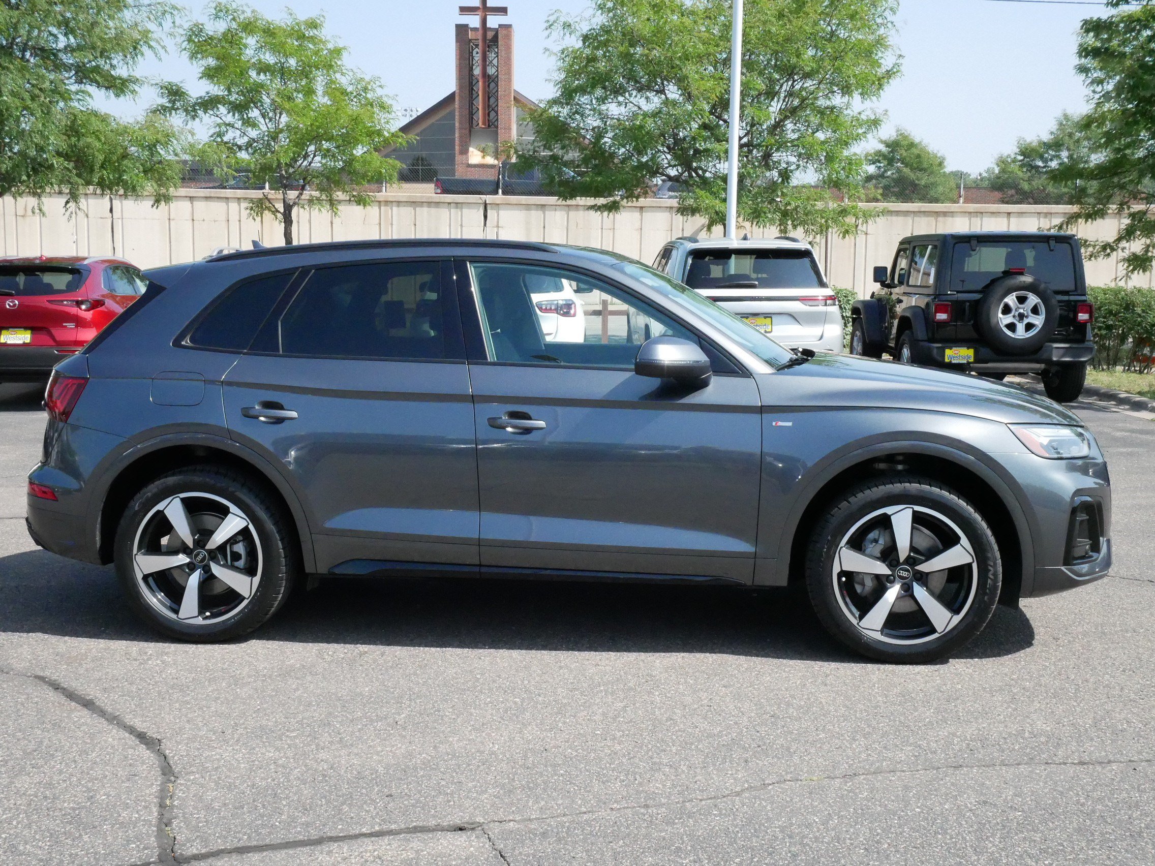 Used 2023 Audi Q5 2.0T Premium Plus w/ Premium Plus Package AWD/4WD image 8