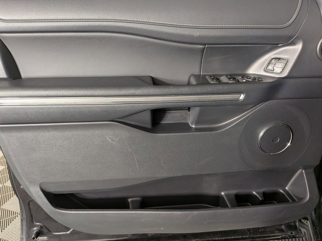 Used 2024 Ford Expedition Max XLT image 16