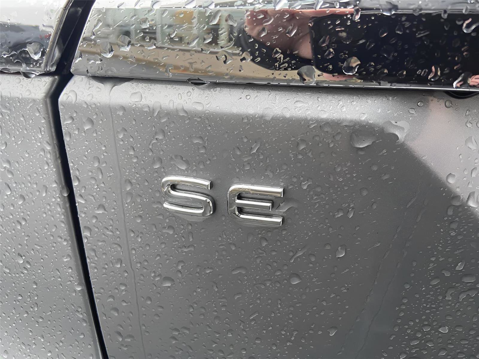 Used 2025 Volkswagen Atlas SE image 13